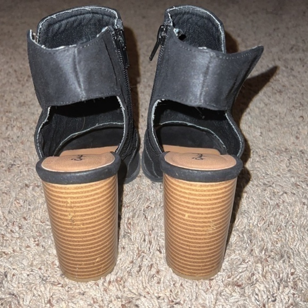 Quipid Peep toe black sling back booties. Size 9. - Picture 3 of 9